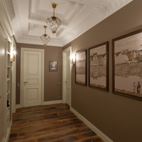 Hình ảnh trong nội thất của một hành lang dài