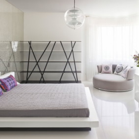 Augsto tehnoloģiju dzīvesbiedru guļamistabas dizains