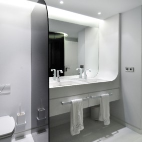 Large mirror in the bathroom