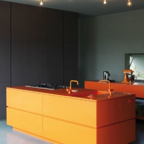 High-tech contrast kitchen