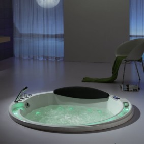 Rond bad van acryl met hydromassage