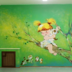 Tegning på veggen i en barnehage for et førskolebarn