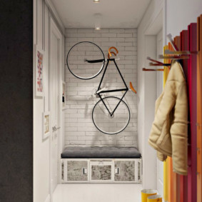 Đặt một chiếc xe đạp ở một hành lang nhỏ