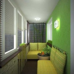 Zielona ściana na balkonie mieszkalnym