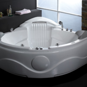 Modern bad met hydromassage