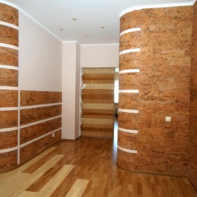 papel de parede combinado no corredor do apartamento tipos de fotos