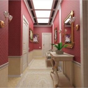 kombinerade tapeter i korridoren för lägenhetens design