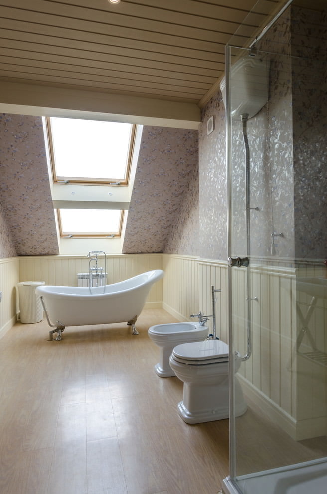 Wallpaper in the interior of the bathroom