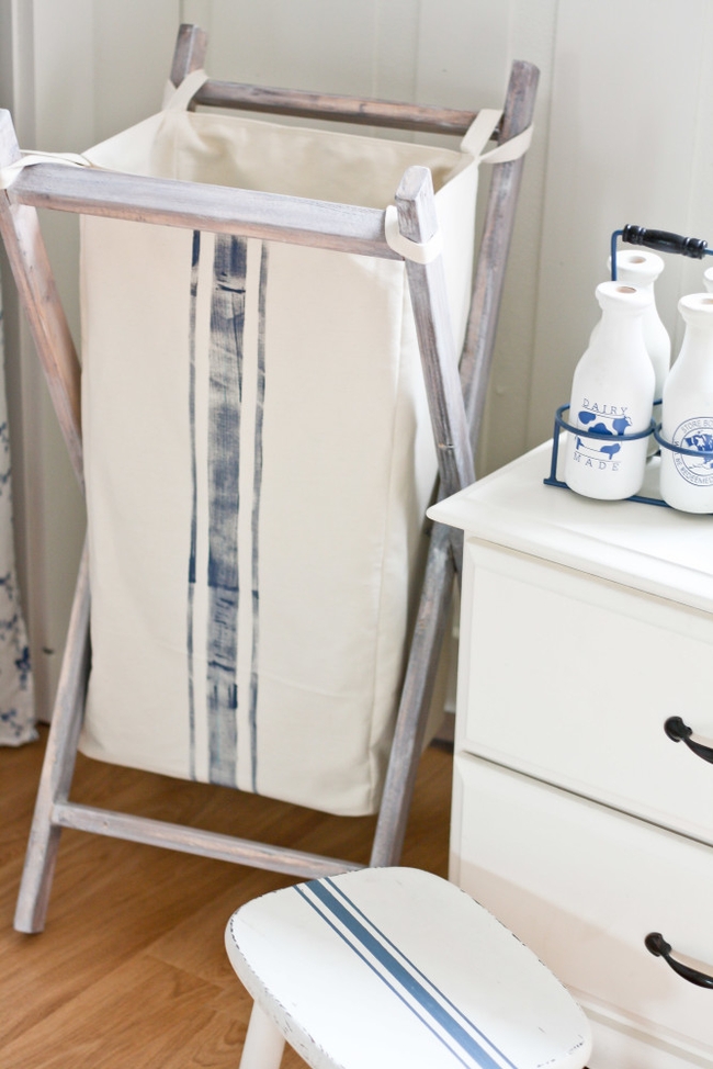 wasmand in het interieur van de badkamer