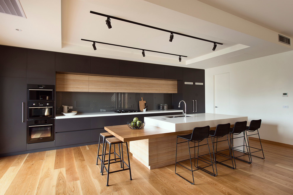 Lineāra virtuves iekārta modernā stilā