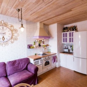 Apartament cu tavan din lemn