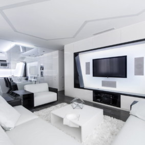Augsto tehnoloģiju studijas tipa dzīvokļa dizains