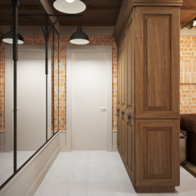 Un dulap din lemn în loc de partiție într-un apartament modern