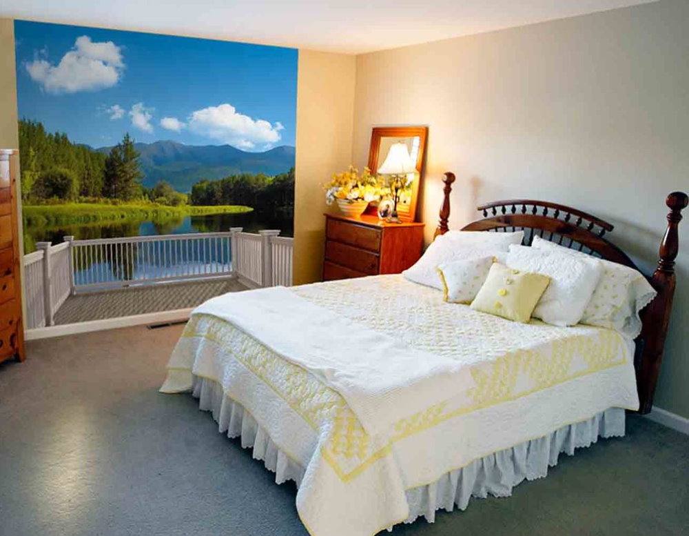 Small bedroom with beautiful murals