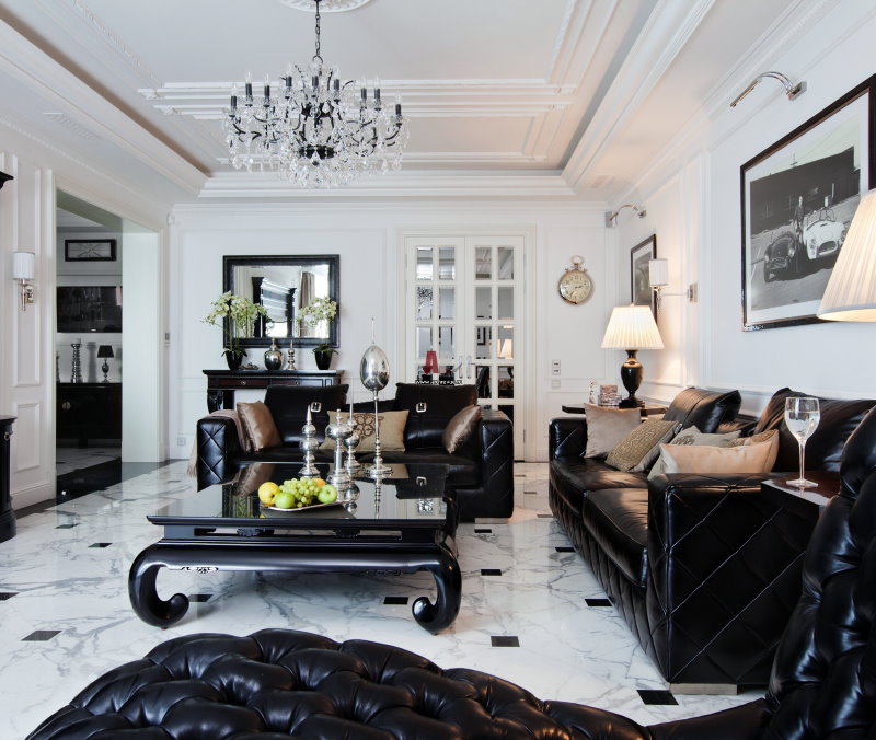Neoklasszicista stílusú nappali belső tere