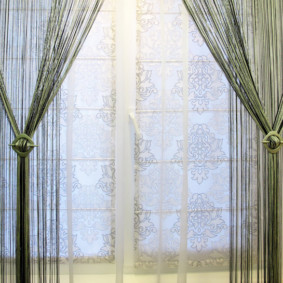 cortinas no interior da cozinha foto