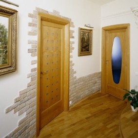 wallpaper and decorative stone in the interior of the hallway types of decor
