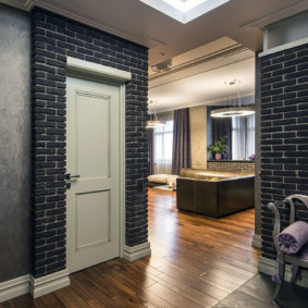 papel de parede e pedra decorativa no interior das idéias de design do corredor