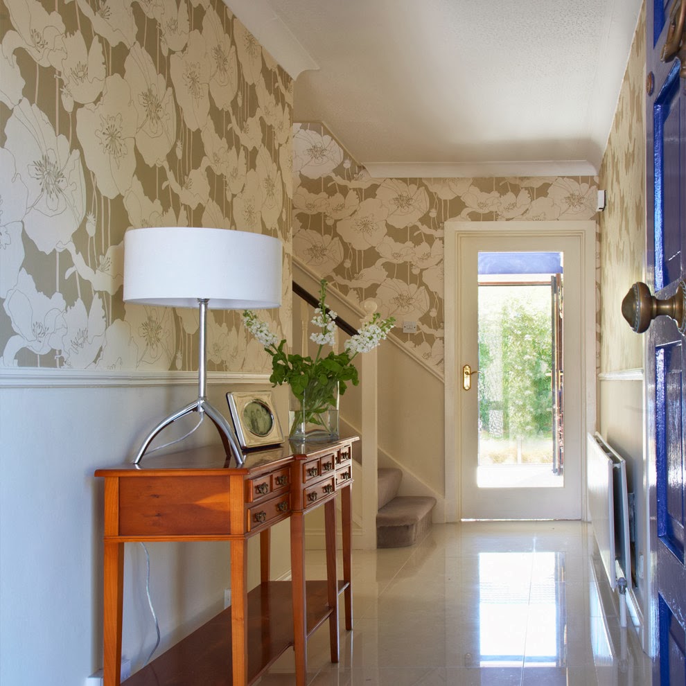 wallpaper with large flowers for a small hallway