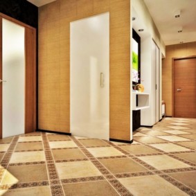 podlahové dlaždice v dizajne chodby
