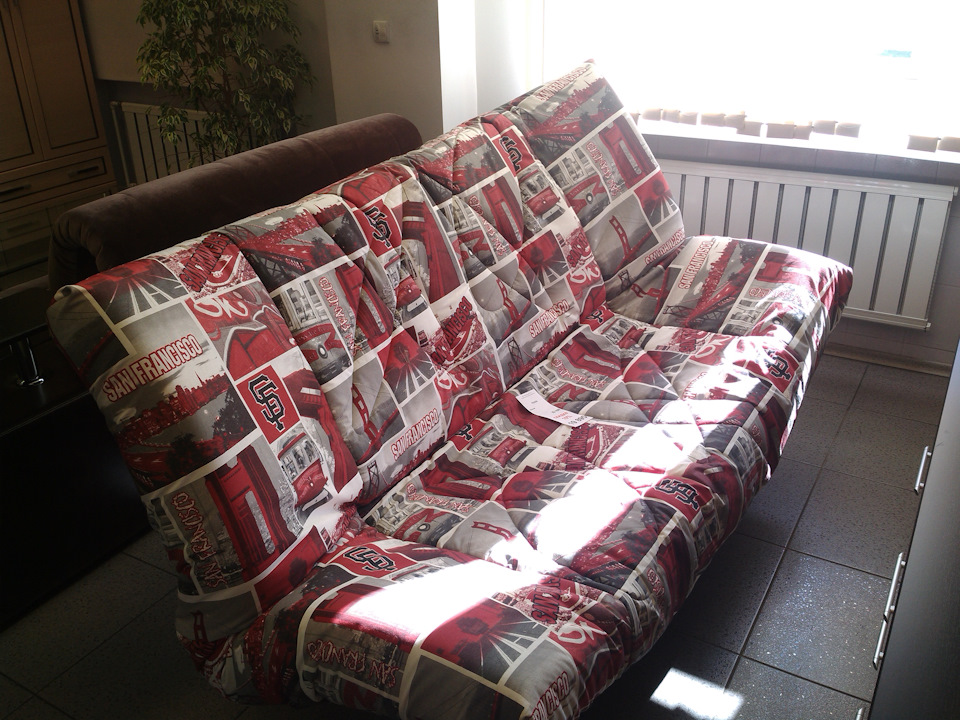 Összecsukható kanapé a nappaliban