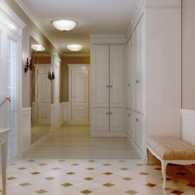 koridor dekorunda fayans ve laminat kombinasyonu