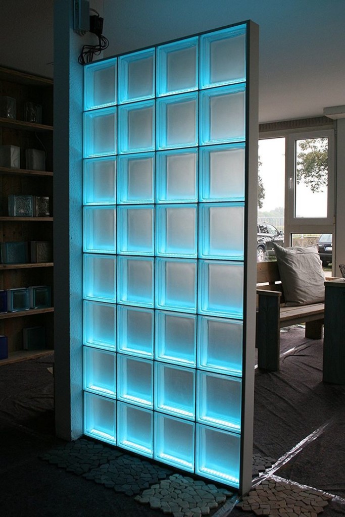 Преграда од стакленог блока са интегрисаним позадинским осветљењем