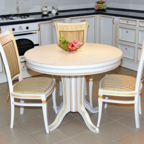 table on one leg for the kitchen photo ideas