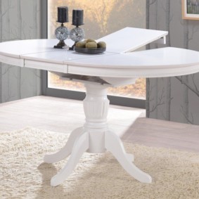 stalas ant vienos kojos, skirtas nuotraukų tipams virtuvėje