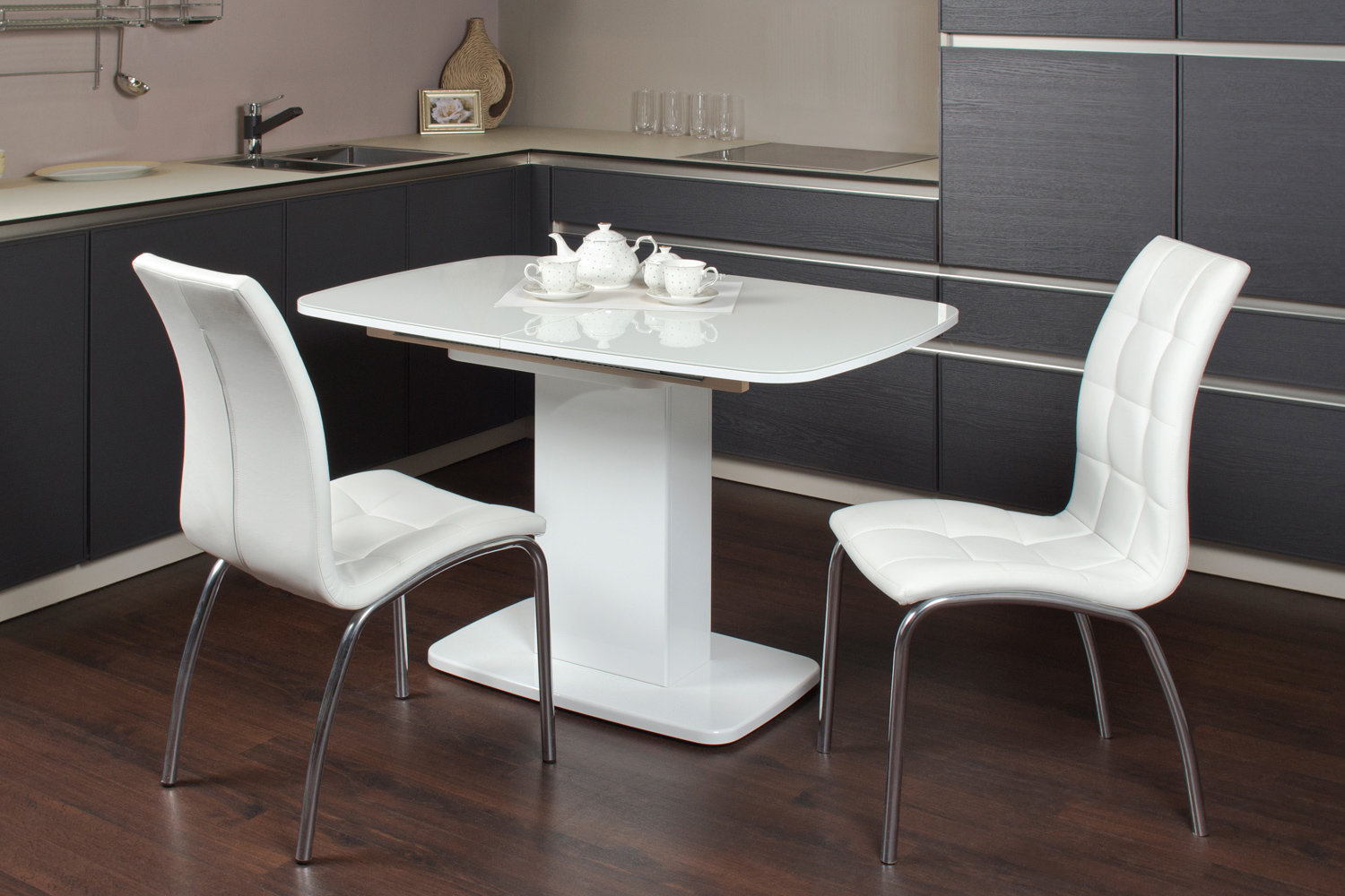 stôl na jednej nohe pre modernú kuchyňu