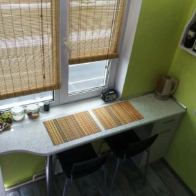 countertop bukannya windowsill dalam reka bentuk dapur