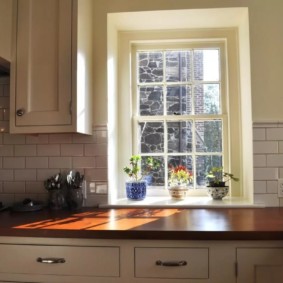 countertop instead of windowsill in the kitchen photo decoration