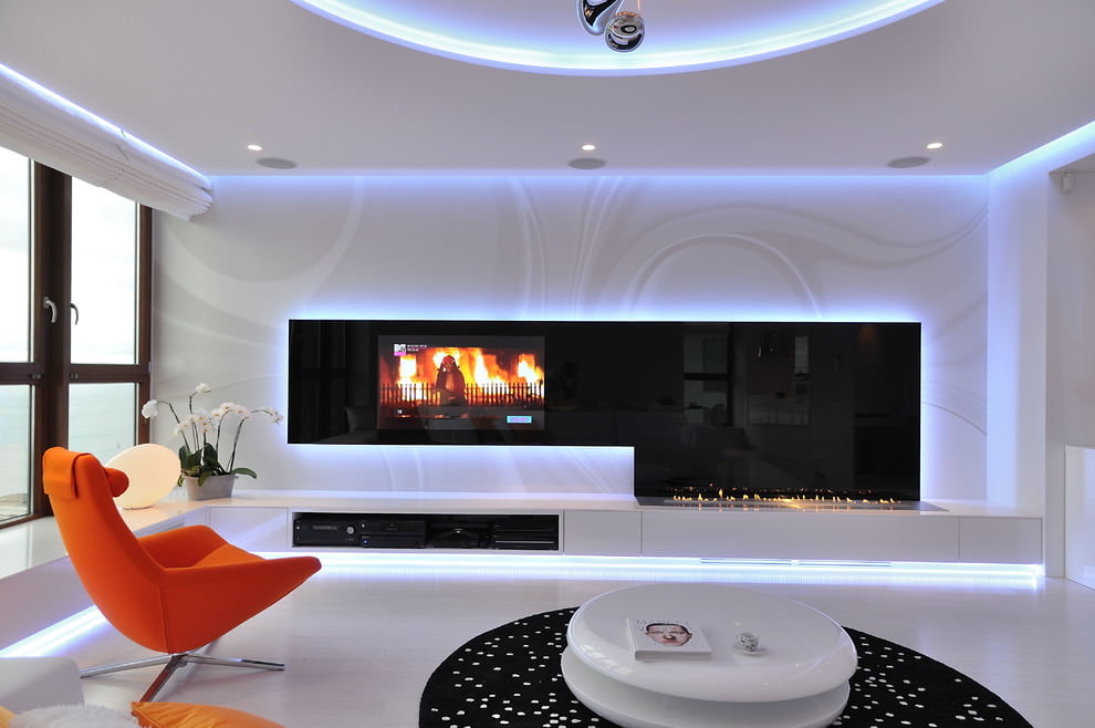 Lys lenestol i stuen til en høyteknologisk stil