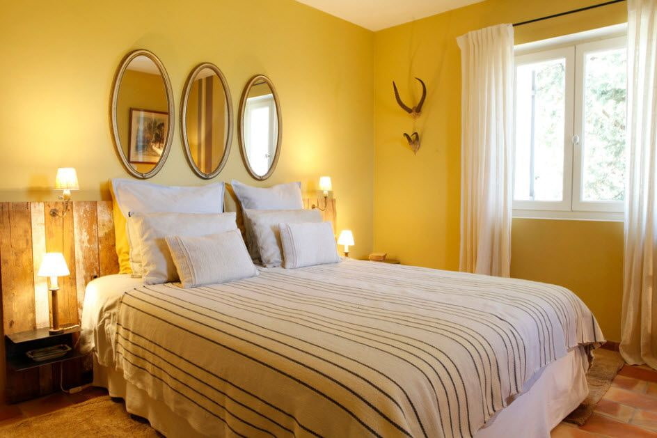 dzeltenas guļamistabas interjera foto