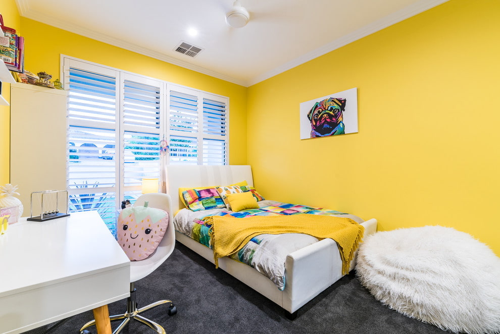 sarı yatak odası