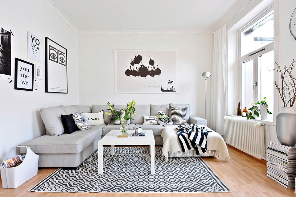 Fa padló egy skandináv stílusú nappali