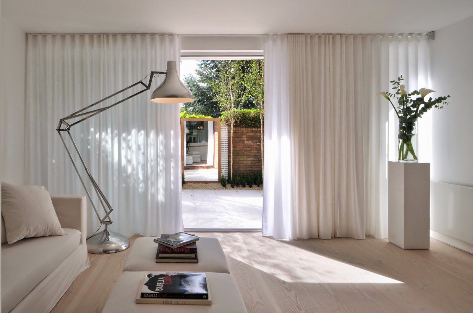függönyök a nappali szobában minimalizmus