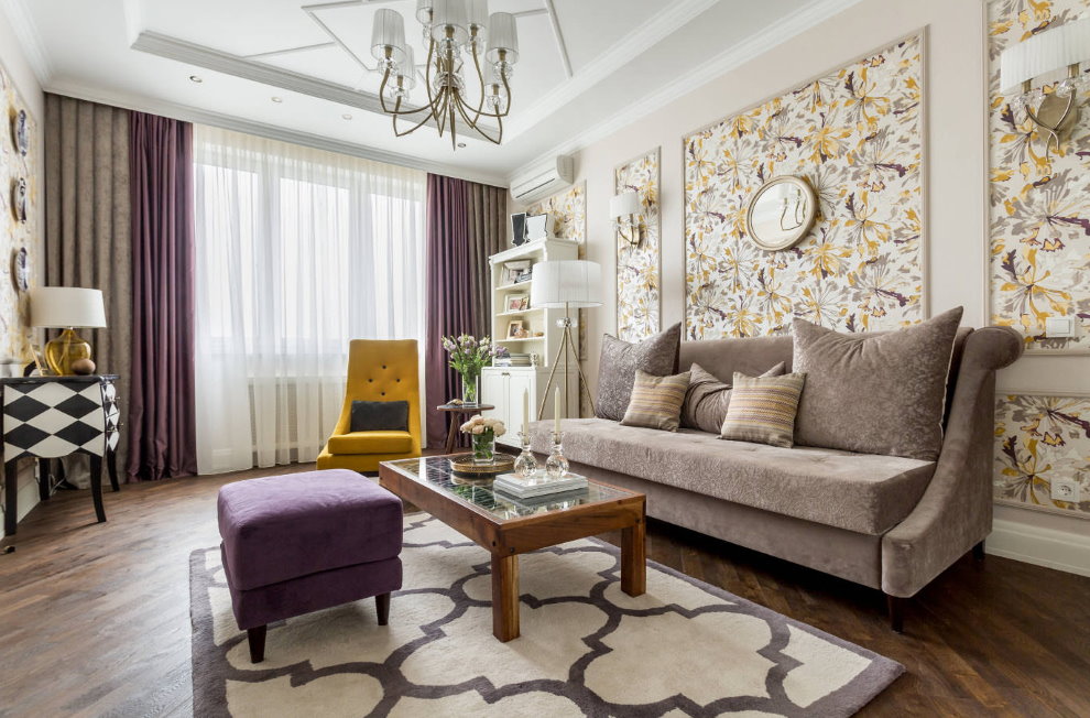 Dzīvojamā istaba ar smilškrāsas sienām modernā stilā.