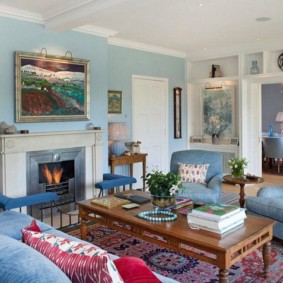 Turquoise walls of a beautiful living room