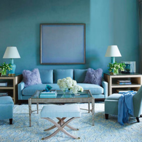 Sala de estar con paredes azules