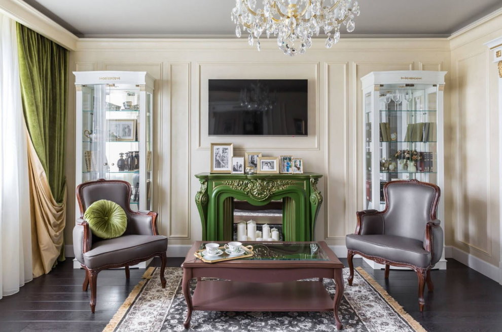 Divpusēji aizkari neoklasicisma stila viesistabā