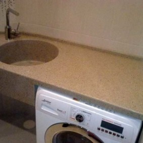 Gjutet badrumsbord med tvättmaskin
