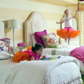 Vysoké postele v dětském pokoji