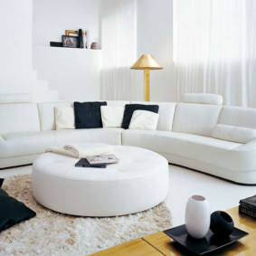 Balts apaļš dīvāns