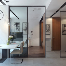 Glass doors in the interior of the apartment