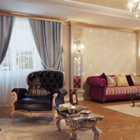 Sala de estar de la casa privada de estilo clásico