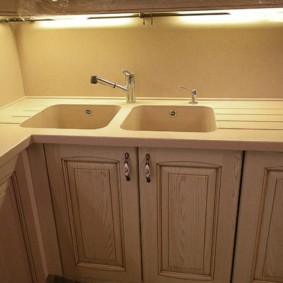 Sink dapur yang terang
