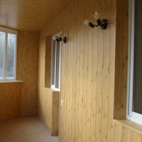 Απλούς τοίχους σε ξύλινη επένδυση