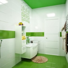 Badkamer met groene vloer