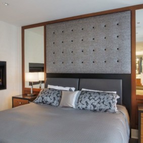 Grey headboard para sa isang double bed